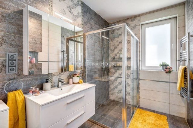 Eladó téglalakás, Budapesten, XVI. kerületben 139 M Ft, 3 szobás