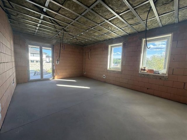 Eladó családi ház, Vácon 180 M Ft, 4 szobás