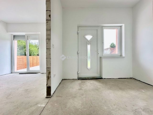 Eladó családi ház, Pécsett 88.9 M Ft, 4 szobás