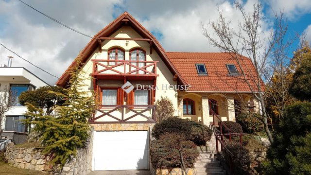 Eladó családi ház, Nagykovácsiban, Alma utcában 215 M Ft