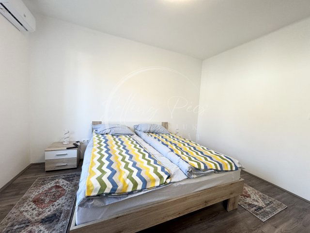 Eladó téglalakás, Pécsett 0.2 M Ft, 3 szobás