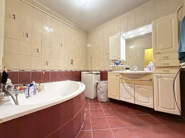 Eladó téglalakás, VIII. kerületben, Karácsony Sándor utcában