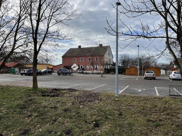 Eladó üzlethelyiség, Kisszálláson 53.9 M Ft