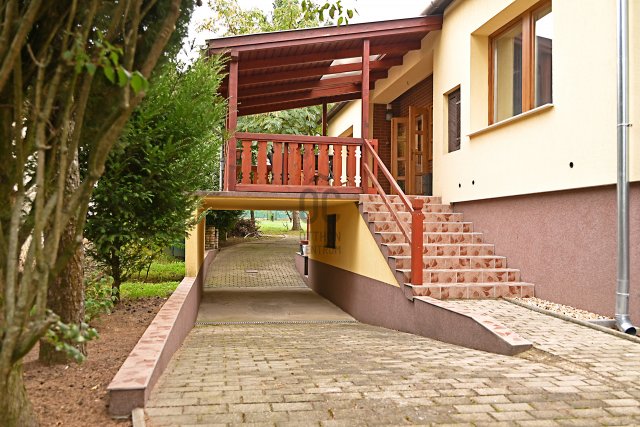Eladó családi ház, Törökbálinton 140 M Ft, 4 szobás