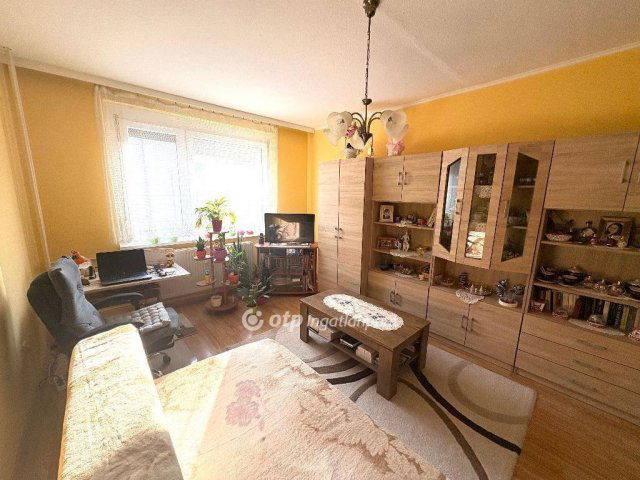 Eladó panellakás, Miskolcon 29.5 M Ft, 2 szobás