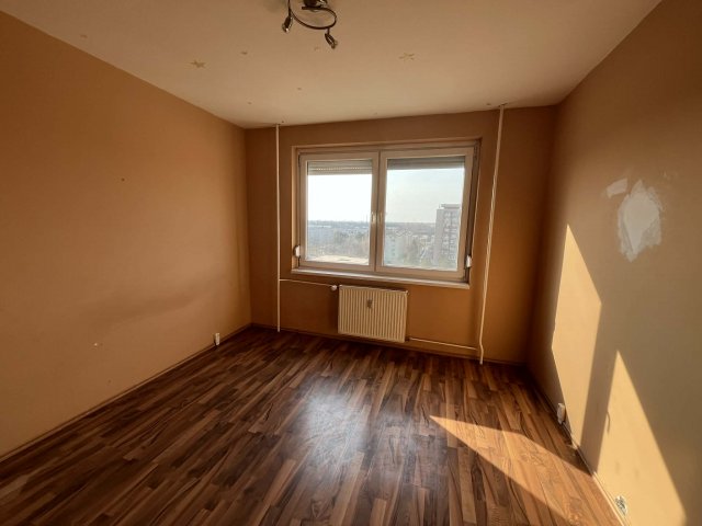 Eladó panellakás, Dunaújvárosban 30.99 M Ft, 1+2 szobás