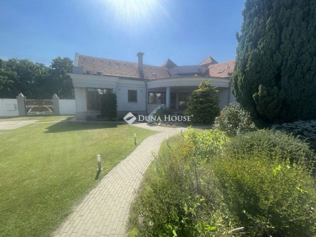 Kiadó családi ház, albérlet, Kecskeméten 800 E Ft / hó