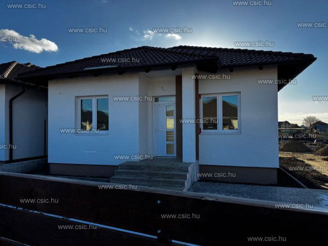 Eladó családi ház, Vácrátóton 89.5 M Ft, 1+3 szobás