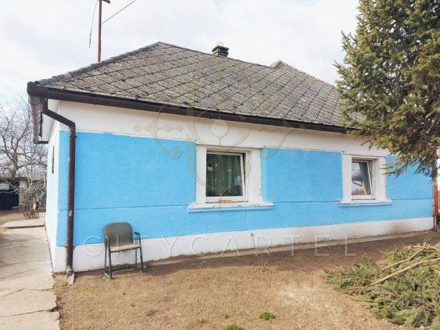 Eladó családi ház, Dunaföldváron 28.5 M Ft, 3 szobás