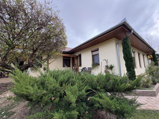 Eladó családi ház, Kecskeméten 139.9 M Ft, 6 szobás