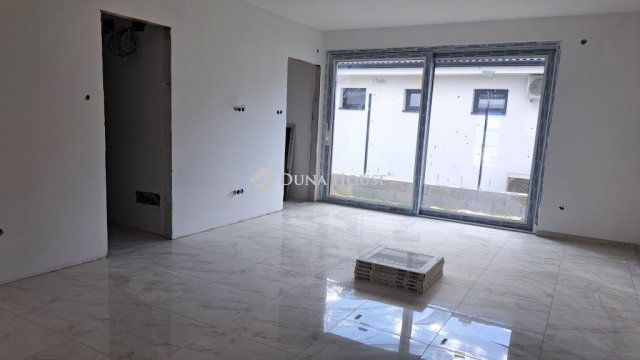 Eladó sorház, Ajkán 80 M Ft, 4 szobás / költözzbe.hu