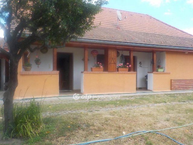 Eladó családi ház, Rédén 44.8 M Ft, 2+2 szobás