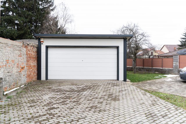 Kiadó garázs, Miskolcon, Bocskai István utcában 100 E Ft / hó