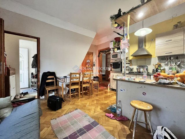 Eladó családi ház, Budapesten, X. kerületben 85 M Ft, 6 szobás