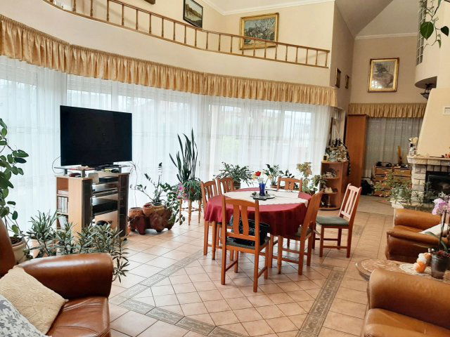 Eladó családi ház, Debrecenben 195 M Ft, 5 szobás