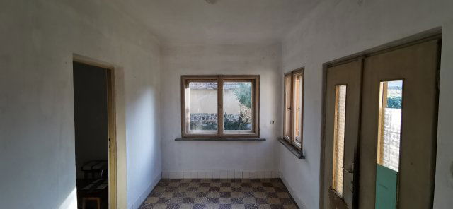 Eladó családi ház, Győrújbaráton 48 M Ft, 3 szobás