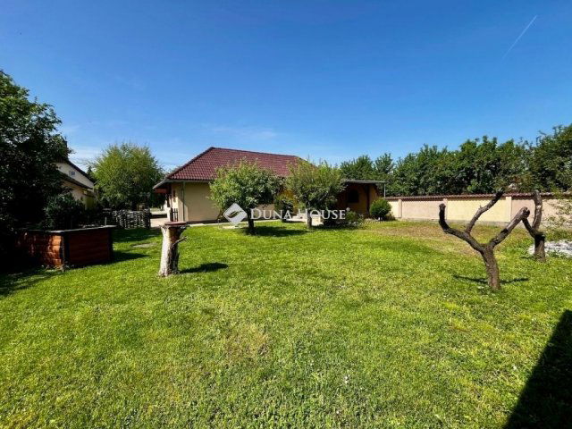 Eladó családi ház, Bólyban 109.5 M Ft, 5 szobás