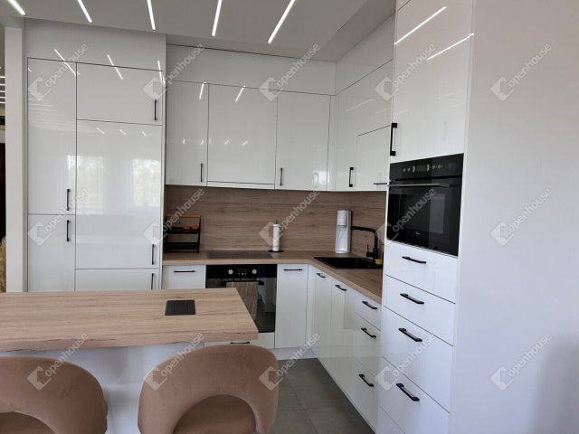 Eladó téglalakás, Tatabányán 110 M Ft, 3 szobás