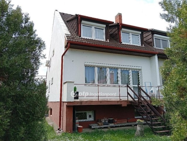 Eladó ikerház, Veszprémben 148.9 M Ft, 4 szobás