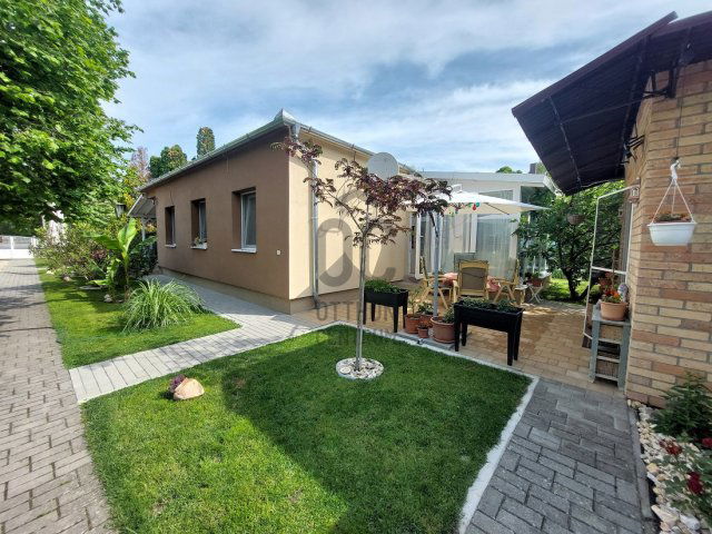 Eladó családi ház, Balatonföldváron 149.9 M Ft, 5 szobás