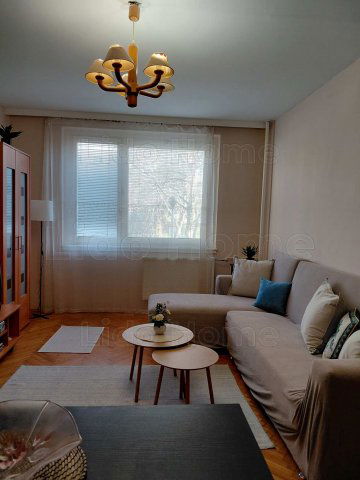 Eladó panellakás, Tatabányán 37.5 M Ft, 1+1 szobás