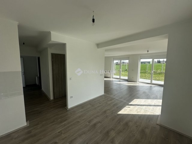 Eladó téglalakás, Pellérden 154.9 M Ft, 5 szobás