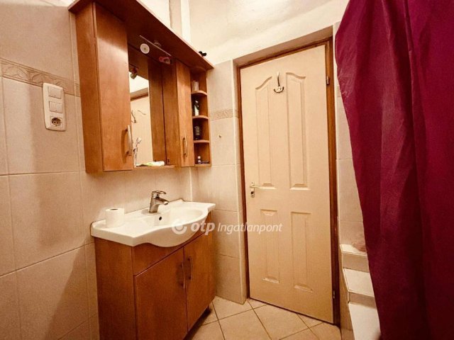 Eladó téglalakás, Budapesten, VII. kerületben 46.9 M Ft