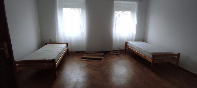 Kiadó téglalakás, albérlet, Komáromban 300 E Ft / hó, 2 szobás