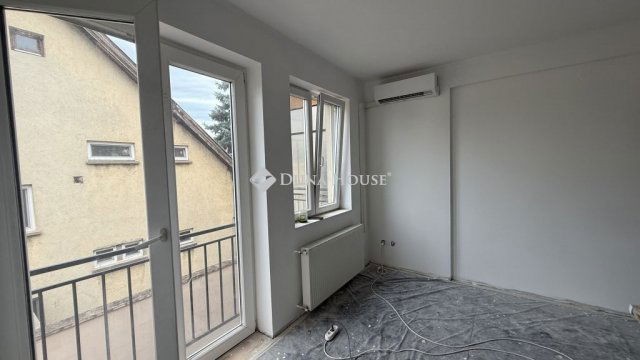 Kiadó téglalakás, albérlet, Budapesten, XV. kerületben