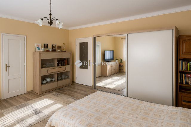 Eladó családi ház, Kecskeméten 115 M Ft, 5 szobás