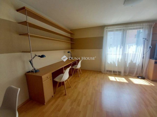 Kiadó téglalakás, albérlet, Pécsett 200 E Ft / hó, 2 szobás