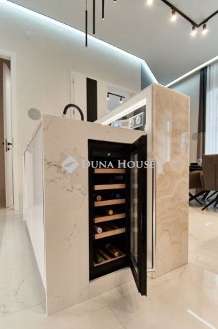 Eladó téglalakás, Budapesten, V. kerületben 339.9 M Ft, 4 szobás