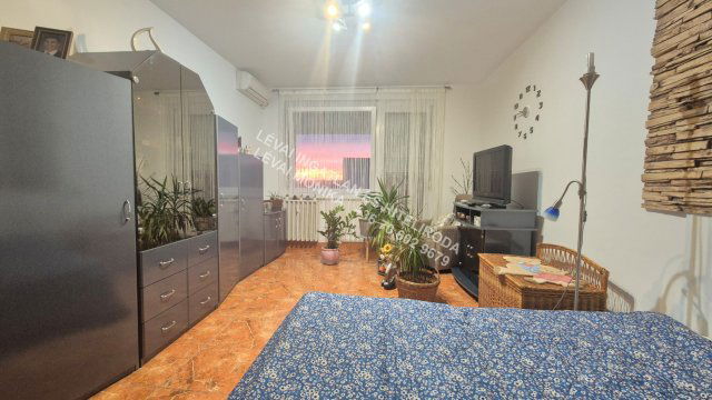 Eladó panellakás, Gyulán 31.9 M Ft, 2+1 szobás