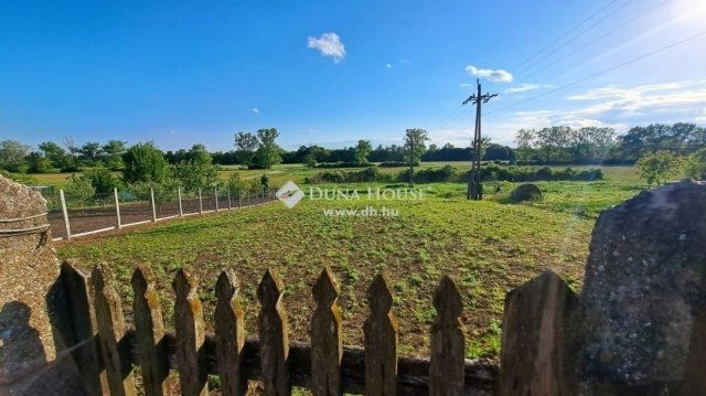 Eladó családi ház, Zsámbokon 45 M Ft, 3 szobás