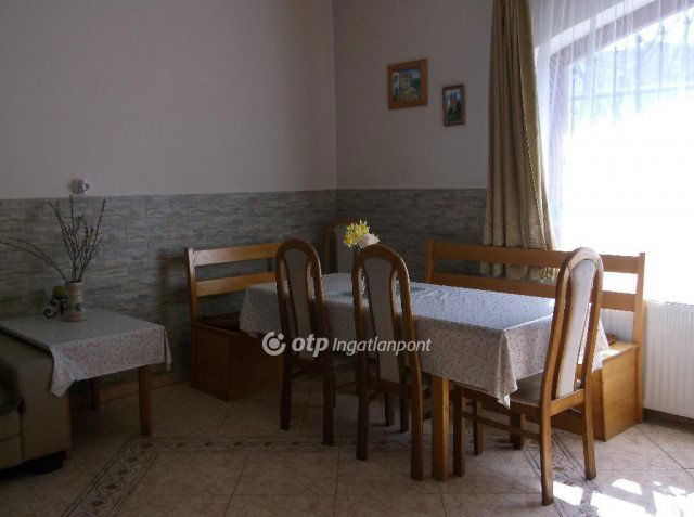 Eladó családi ház, Gyöngyösön 109 M Ft, 4 szobás
