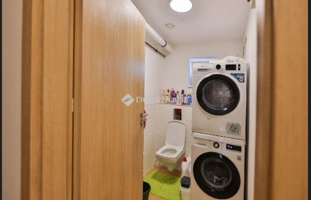 Eladó családi ház, Pécsett 94.9 M Ft, 3 szobás