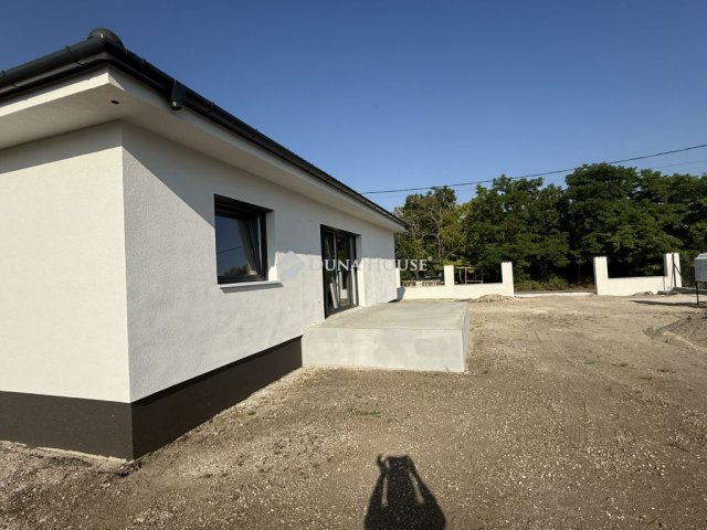 Eladó családi ház, Sóskúton 99.9 M Ft, 4 szobás