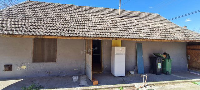 Eladó családi ház, Dunaújvárosban 17 M Ft, 2 szobás