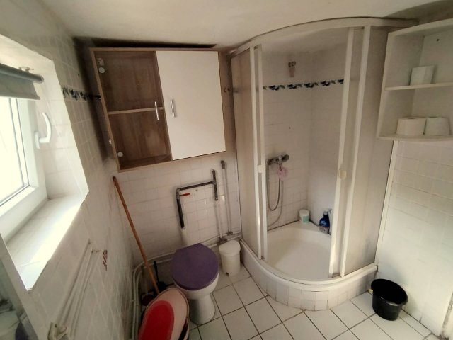 Eladó családi ház, Holládon 25.5 M Ft, 3 szobás