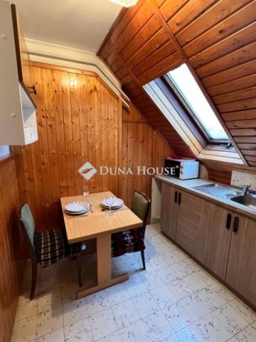 Eladó családi ház, Zánkán 99 M Ft, 8 szobás