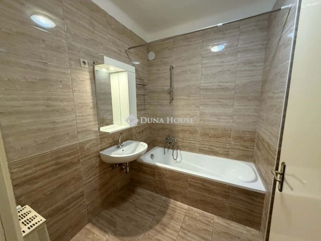 Eladó téglalakás, Kecskeméten 69.9 M Ft, 4 szobás