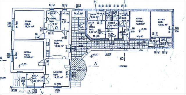 Eladó családi ház, Gyulán 210 M Ft, 9 szobás