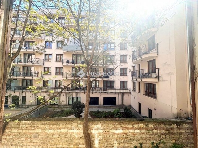 Eladó téglalakás, Budapesten, VII. kerületben 61.5 M Ft