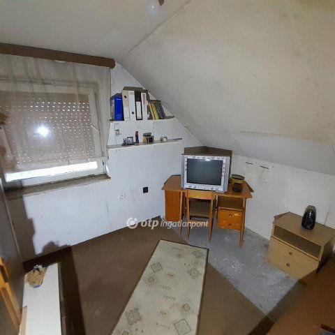 Eladó ikerház, Tolnán 30.99 M Ft, 4+2 szobás