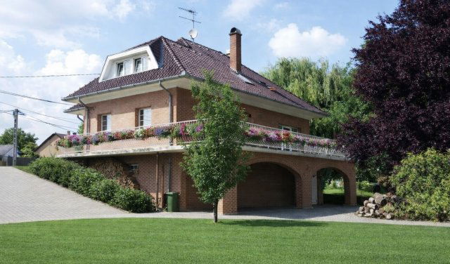 Eladó családi ház, Rádon 127.9 M Ft, 5+1 szobás