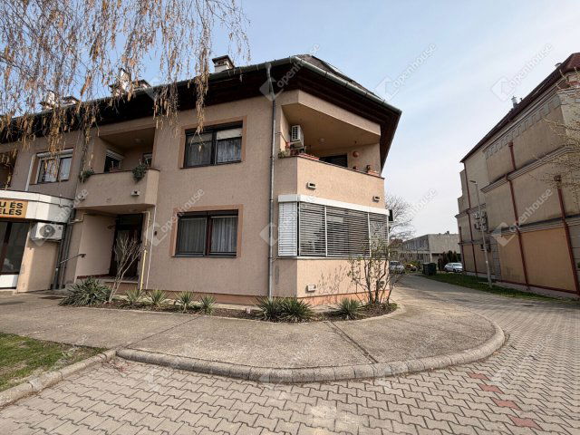 Eladó téglalakás, Keszthelyen 67.9 M Ft, 3 szobás