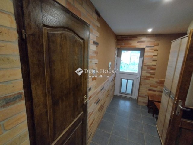 Eladó ikerház, Várgesztesen 49.99 M Ft, 2 szobás