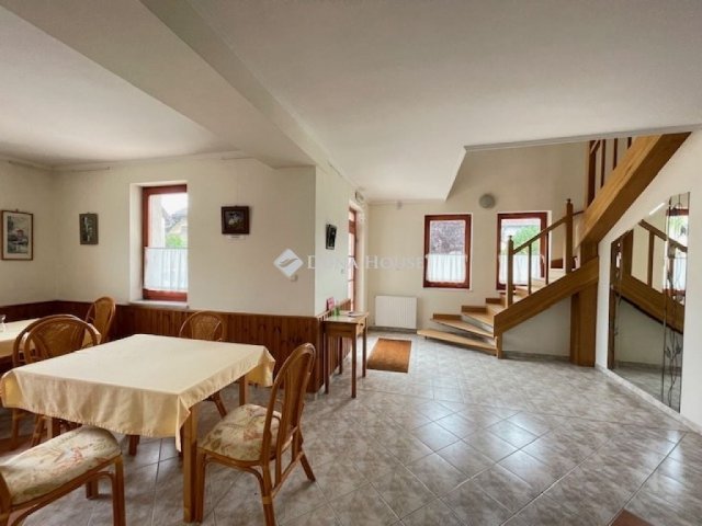 Eladó hotel, Fertőhomokon 215 M Ft, 8 szobás