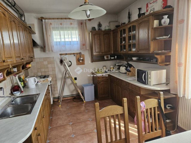 Eladó családi ház, Enyingen 66 M Ft, 6 szobás