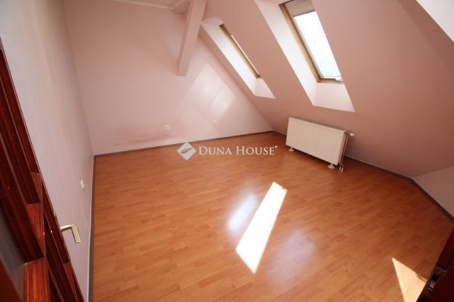 Eladó téglalakás, Kecskeméten 64.9 M Ft, 6 szobás